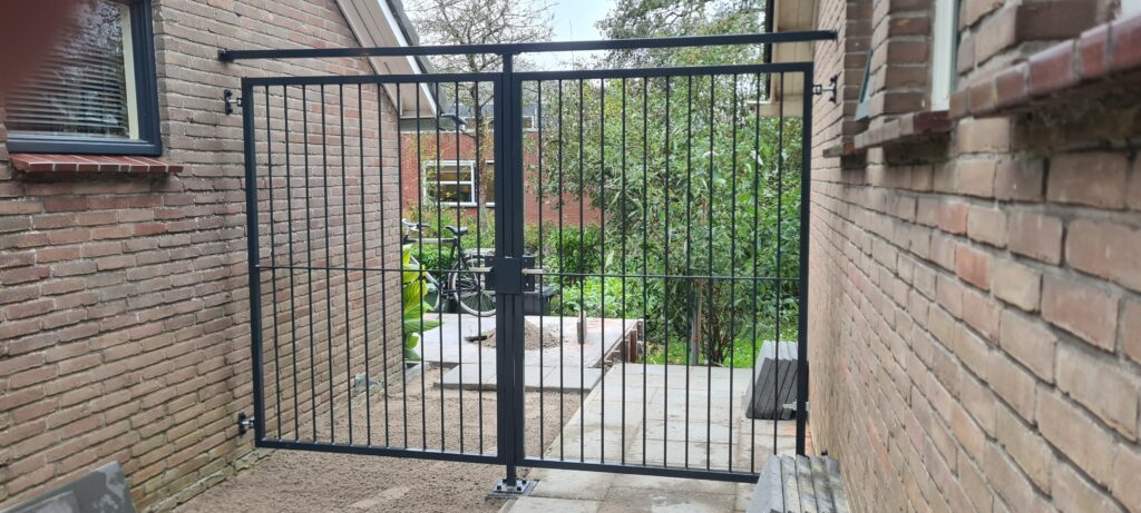 Dubbele openslaande ijzeren stalen tuindeuren Boon Metaal